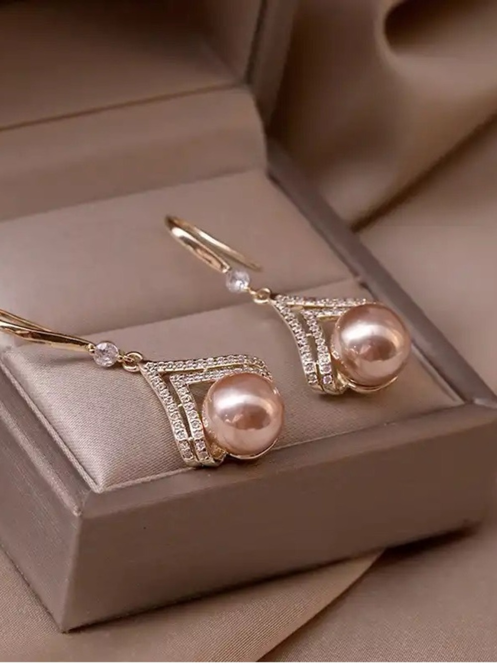 3/$40 NWT Champagne Gold Pearl Dangle Earrings